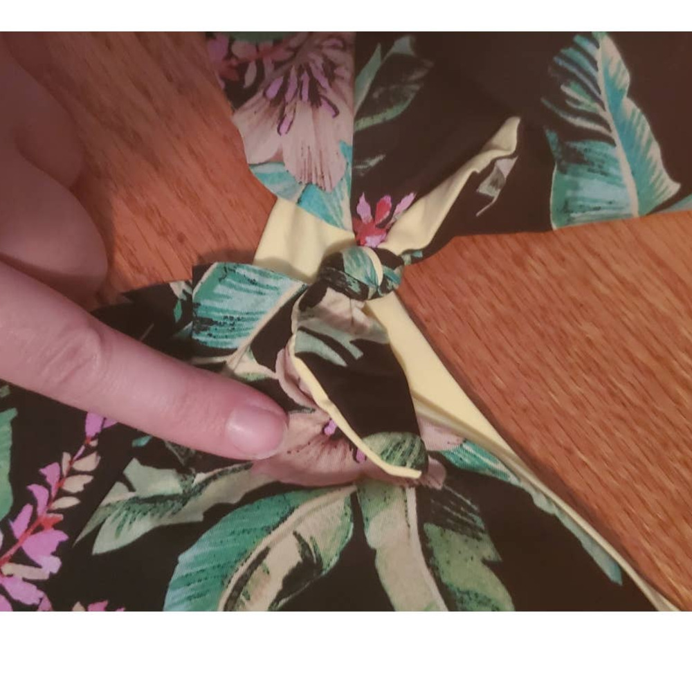 NWT! Isabella Rose Islander Ruffle Bikini Top Black Floral Large ~ Pool or Beach - Picture 5 of 9